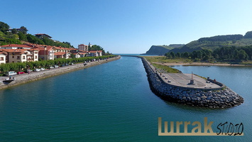 Urola-River-Zumaia-Gipuzkoa-Basque-Country