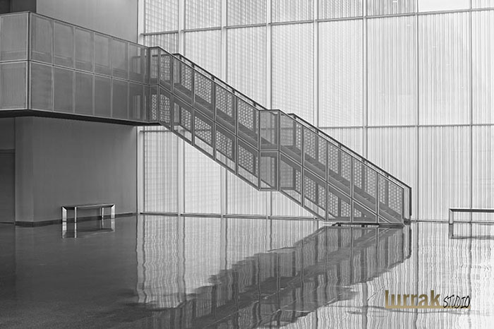 Foto Interiorismo Escalera reflejada